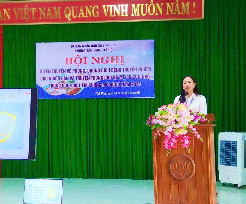Đ/c Đào Thị Nhung – PTP Phụ trách Phòng Văn hóa – Xã hội phát biểu khai mạc tại Hội nghị