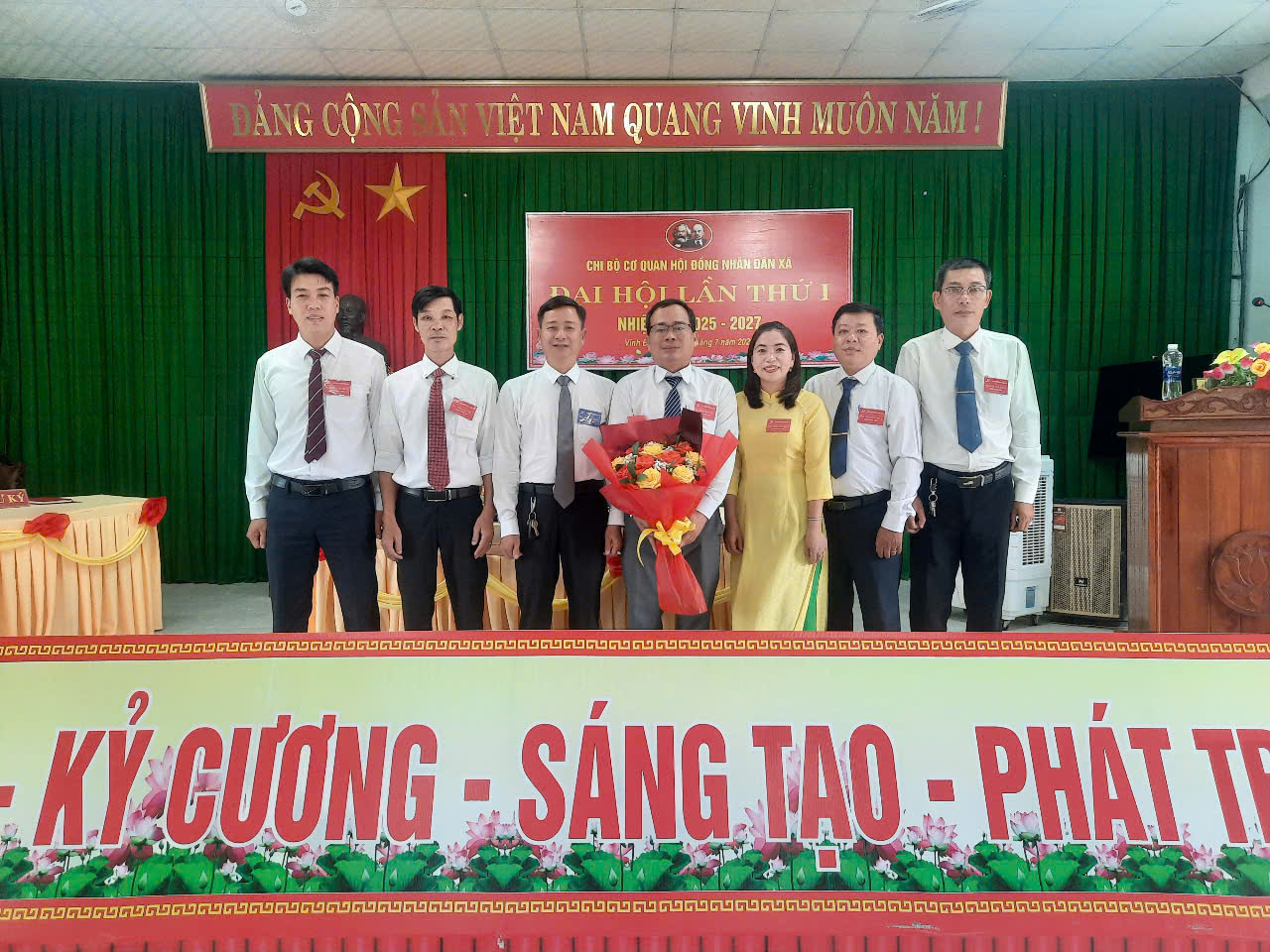 TẬP THỂ CHI BỘ CƠ QUAN HĐND XÃ VĨNH ĐỊNH NHIEEJMKYF 2025 - 2027