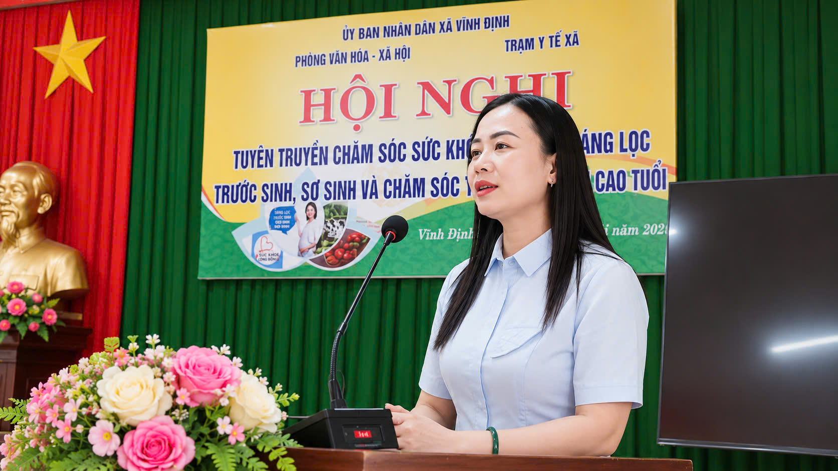 Đ/c Đào Thị Nhung, Phó Trưởng phòng phụ trách Phòng VH-XH phát biểu khai mạc hội nghị