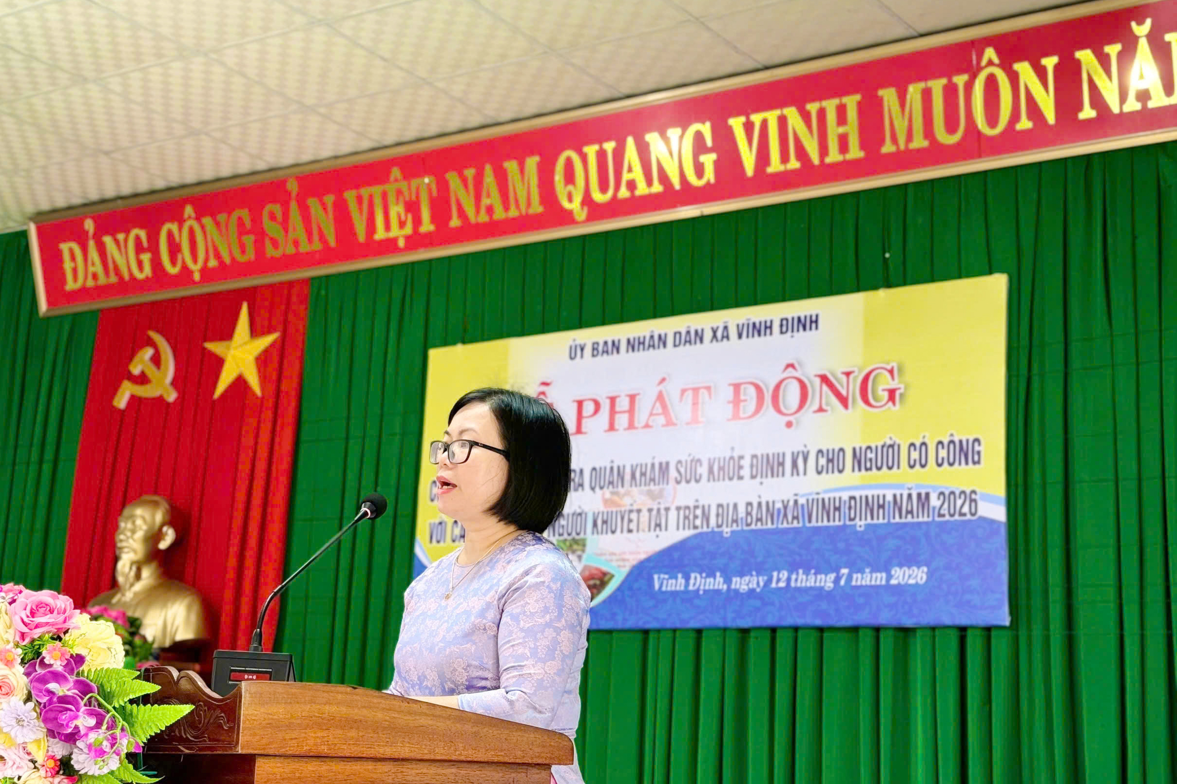 Đồng chí Tô Thị Hải Yến - ĐUV - Phó Chủ tịch UBND xã phát biểu khai mạc và phát động chiến dịch.