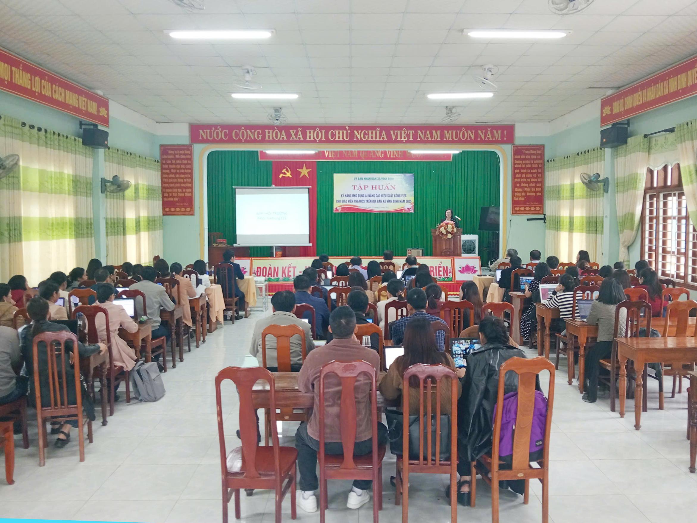 Vĩnh Định chủ động trang bị “trợ lý số” cho giáo viên trong kỷ nguyên AI